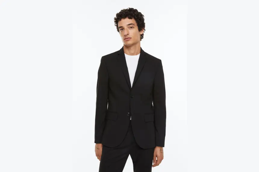 The Best Black Suits For Men for Every Occasion