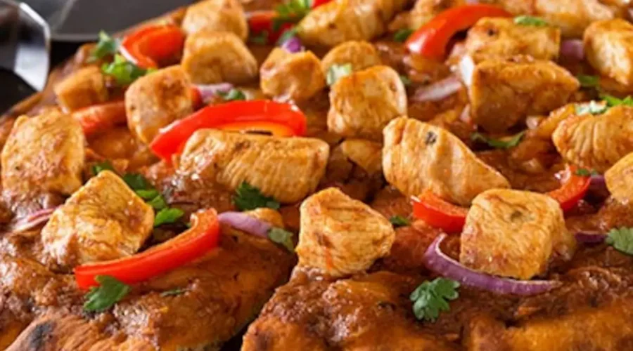 Tandoori-Style Chicken Pizza with Garlic & Herb Dip