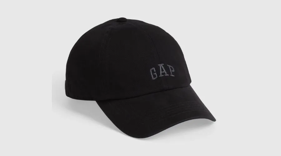 GAP logo baseball cap: Combining fashion and tradition